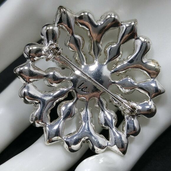 Vintage LIZ CLAIBORNE Rhinestone Pin Brooch, Wedding Snowflake Design, 2 Inches - Picture 6 of 6